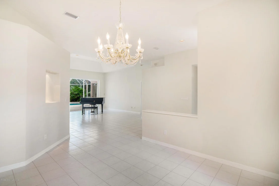Photo of 759 Glengarry Drive