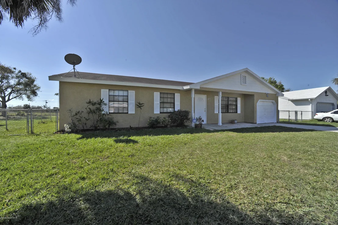 Photo of 1658 Arcot Circle NE