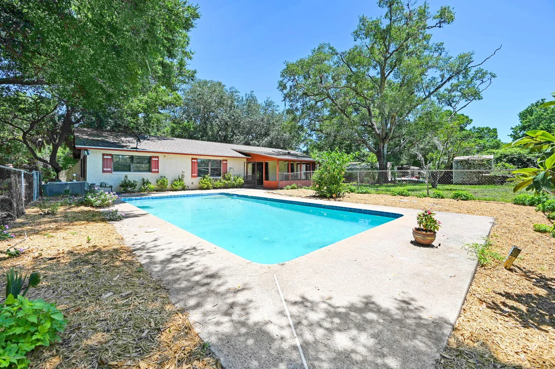 Photo of 6050 Mangrove Street