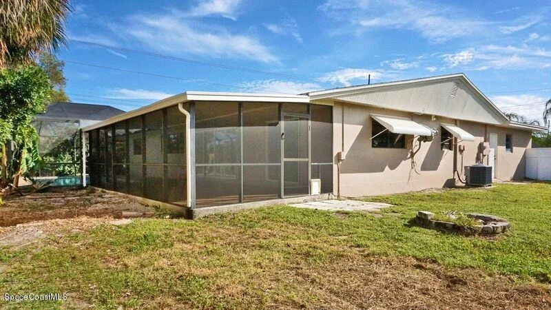 Photo of 401 SKYLARK Boulevard