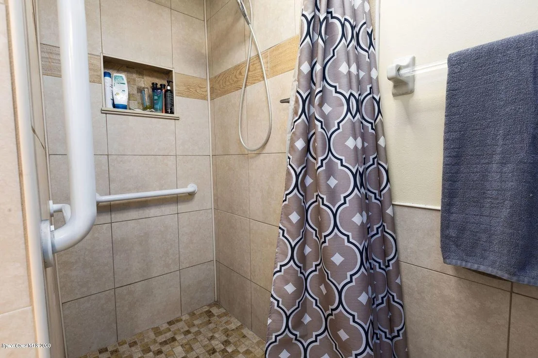 Photo of 823 Levitt Parkway