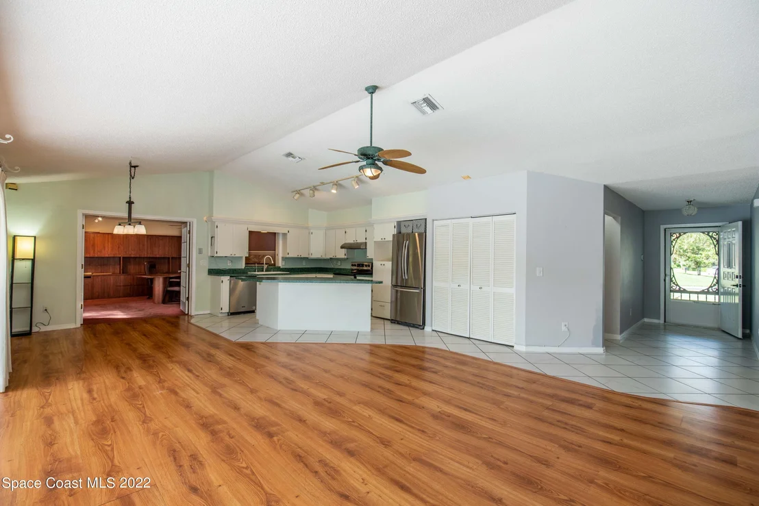 Photo of 573 Orange Avenue
