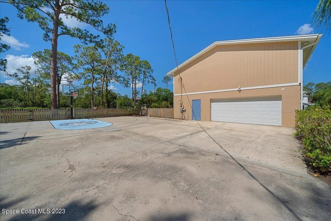 Photo of 8615 Sylvan Drive