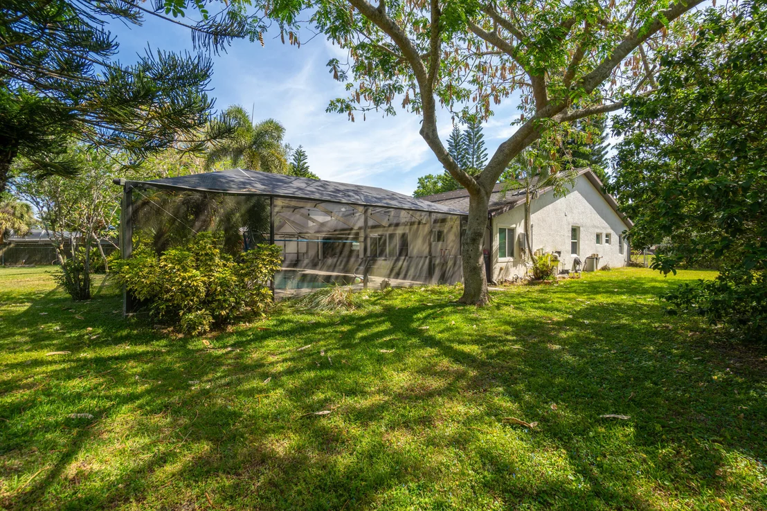 Photo of 810 Knecht Road NE