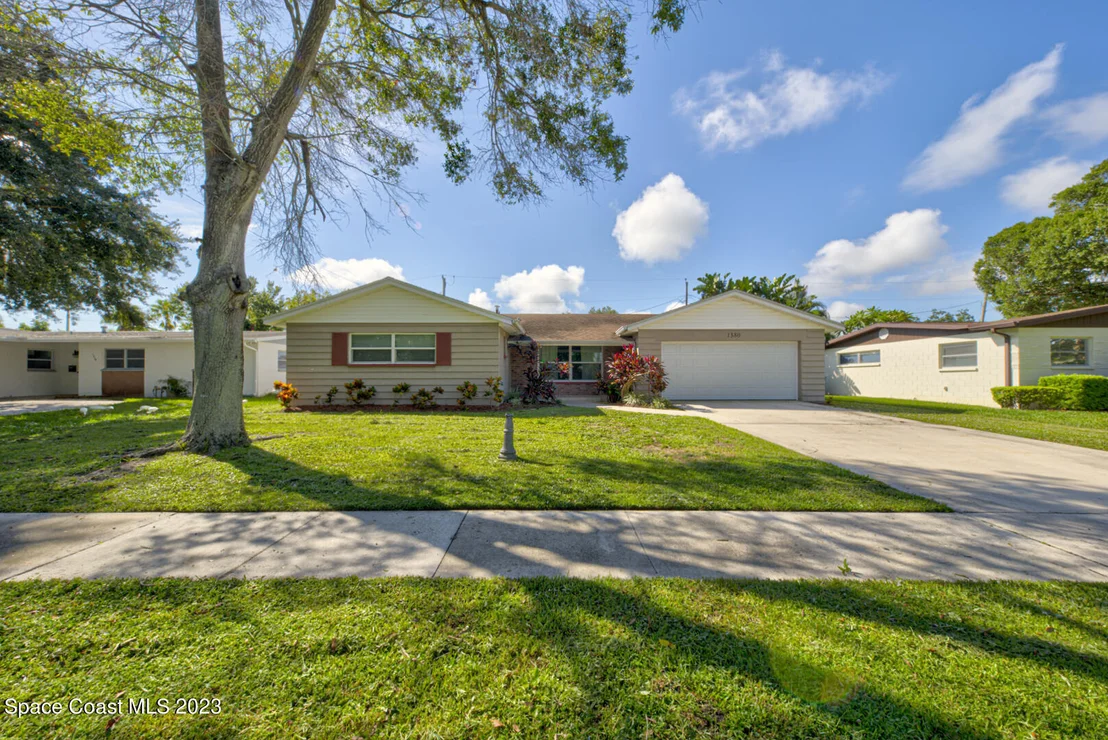 Photo of 1380 Estridge Drive