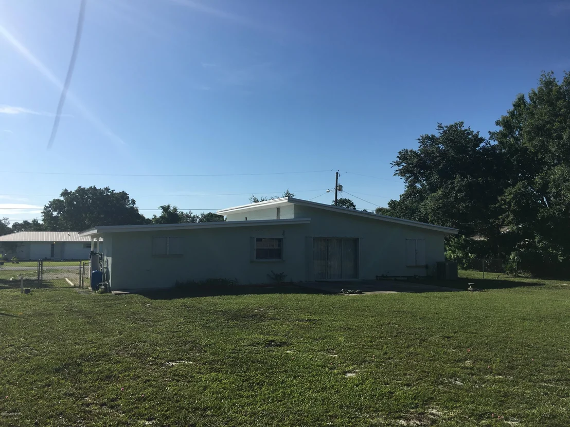 Photo of 9892 Oak Street
