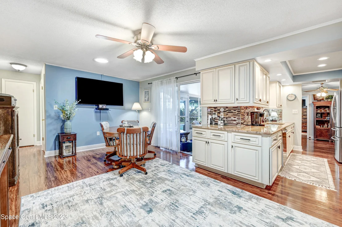 Photo of 405 Thrush Drive