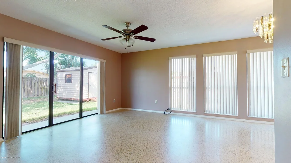 Photo of 930 Darwin Lane NE