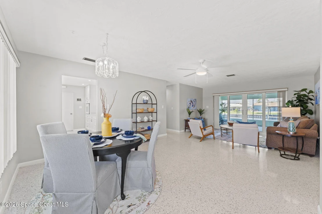 Photo of 465 Cardinal Drive