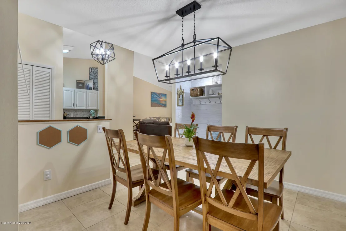 Photo of 1034 Abell Circle