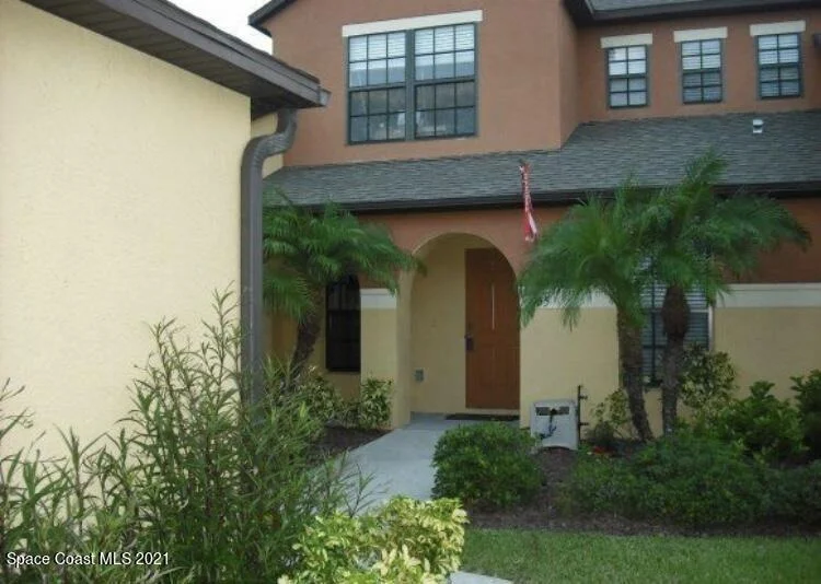Photo of Unit 102 at 975 Luminary Circle