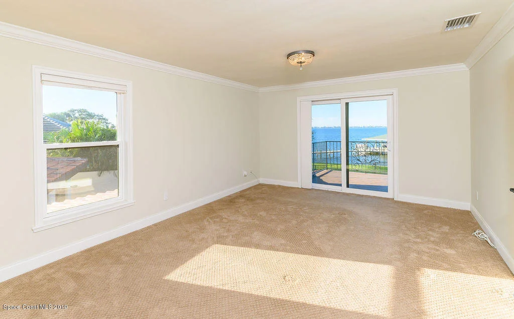 Photo of 3300 N Riverside Drive N