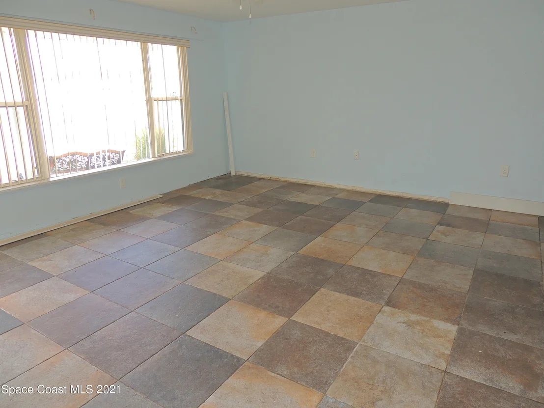 Photo of 2250 Shell Avenue