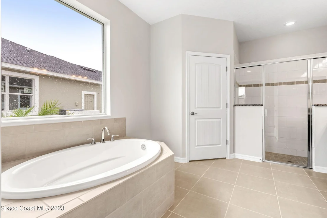 Photo of 8100 Lucent Court