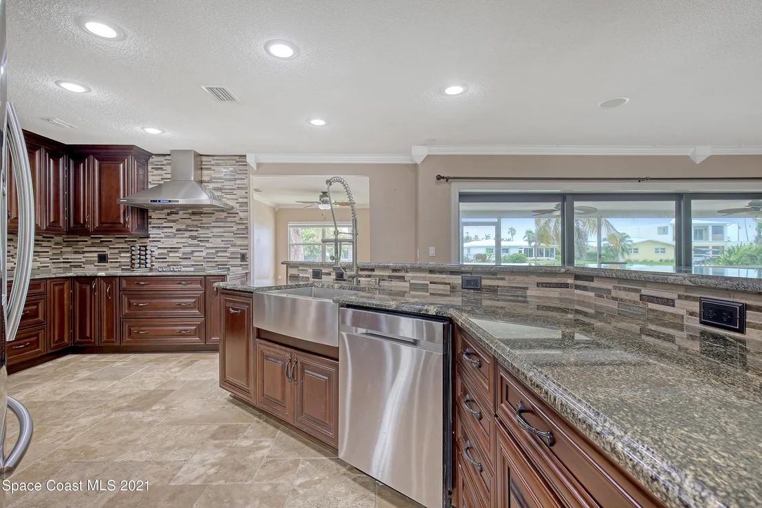 Photo of 375 Dorset Drive
