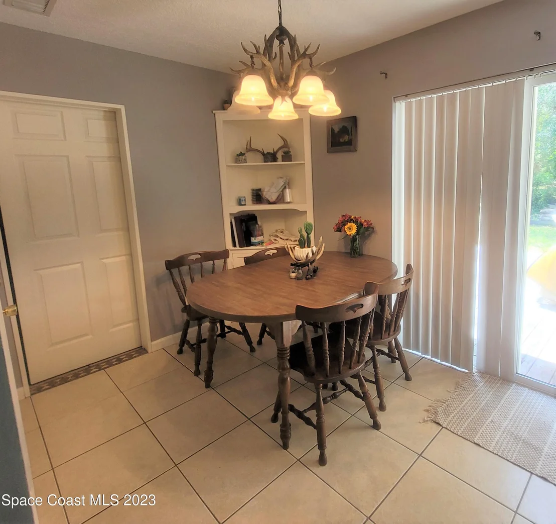 Photo of 2586 Stratford Drive