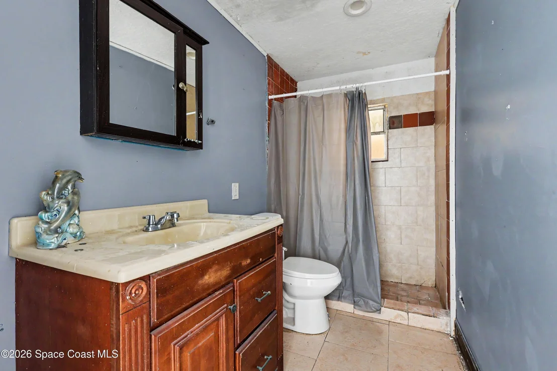 Photo of 819 Almond Boulevard