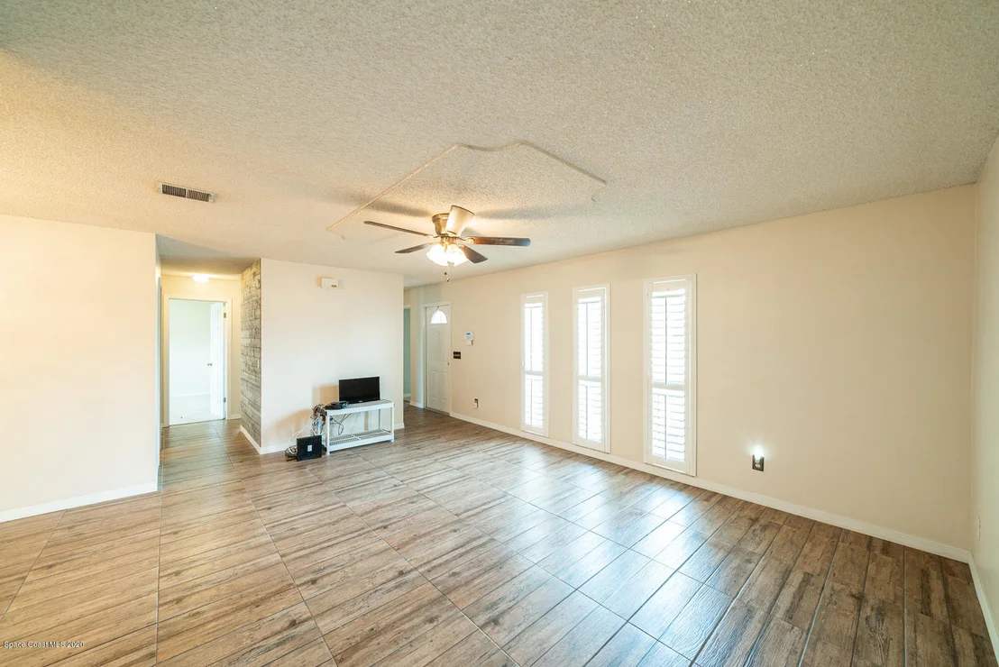 Photo of 2898 Corbusier Drive
