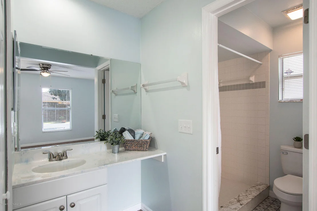 Photo of 2076 Lansing Street