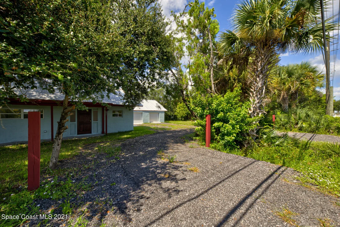 Photo of 651 N Range Road