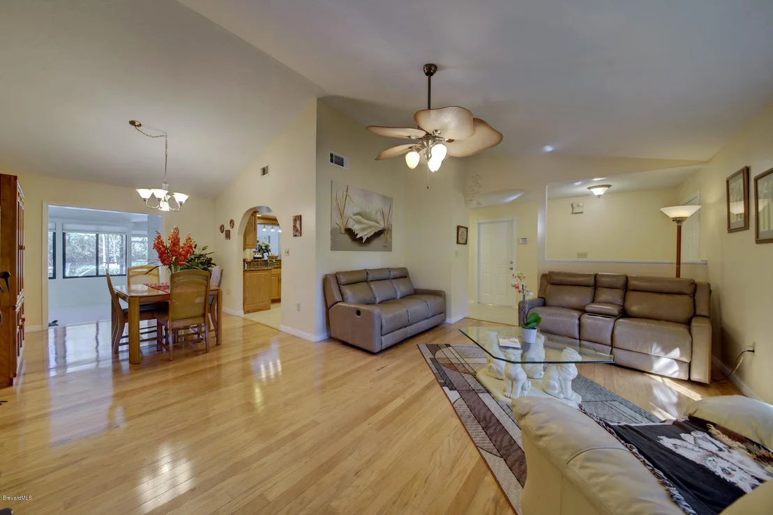 Photo of 1827 S Live Oak Drive