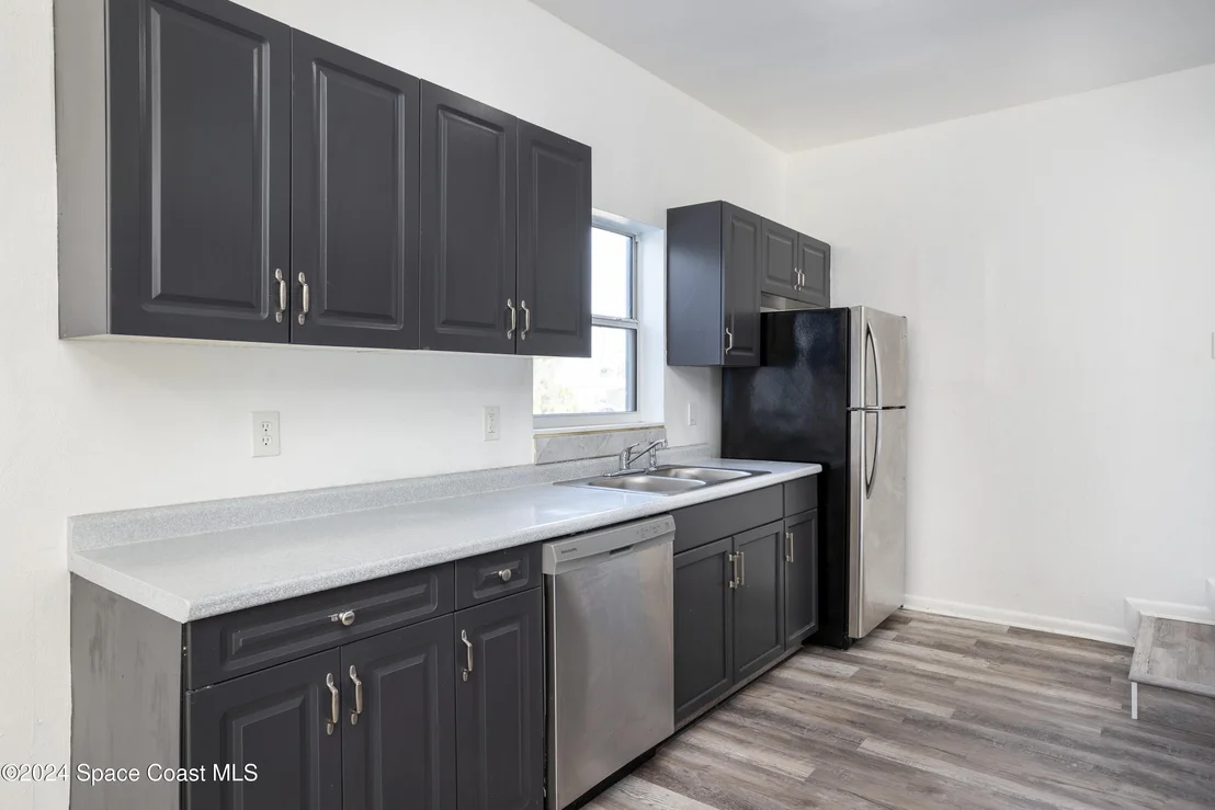 Photo of 1064 Cabot Drive NE