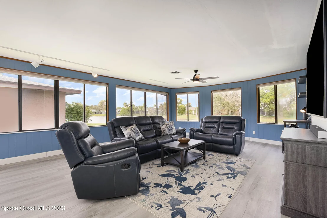 Photo of 320 Bayhead Drive