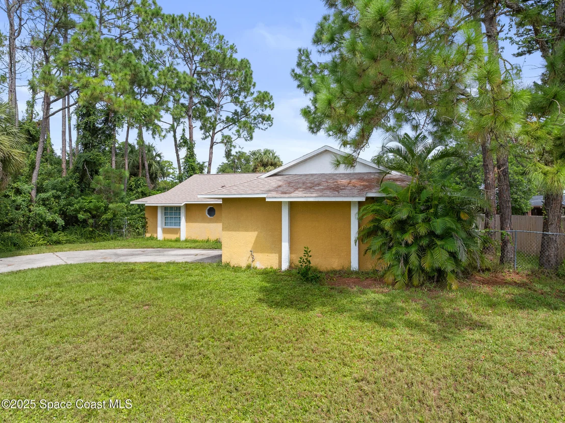 Photo of 1099 Pace Drive NW