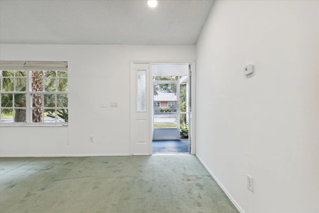 Photo of 1270 Meadowbrook Road NE