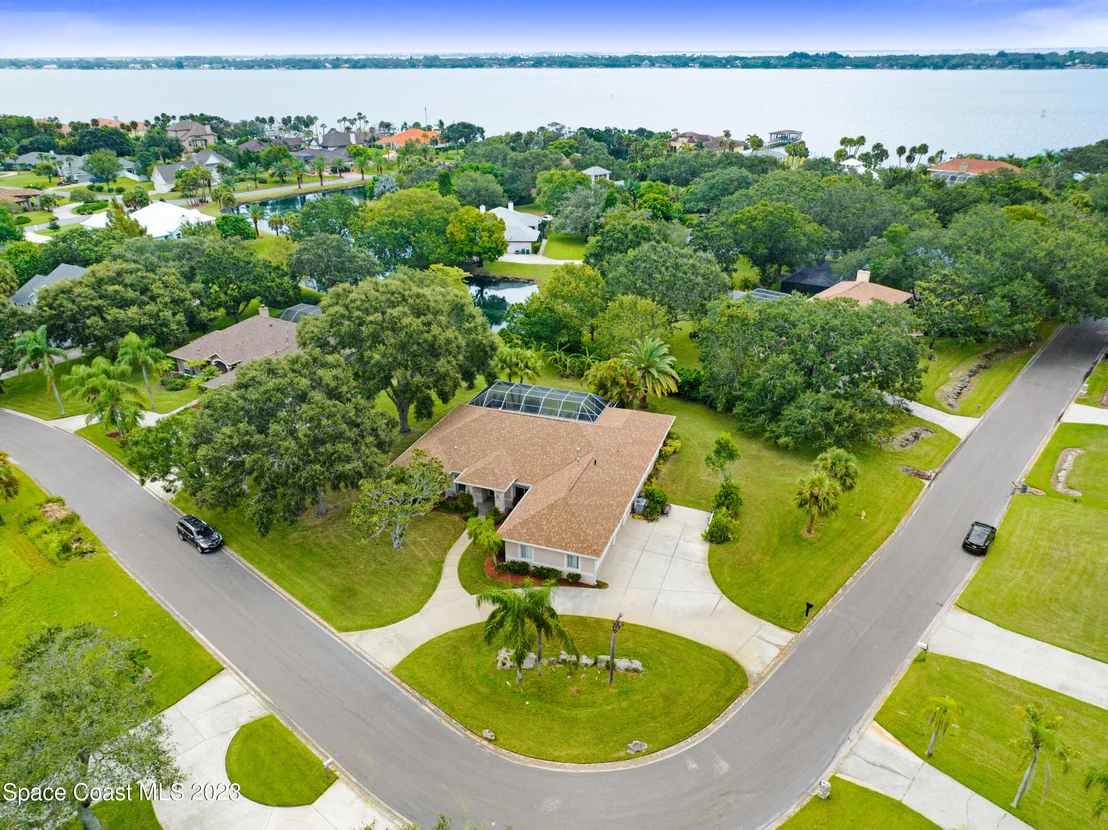 Photo of 2180 Royal Oaks Drive