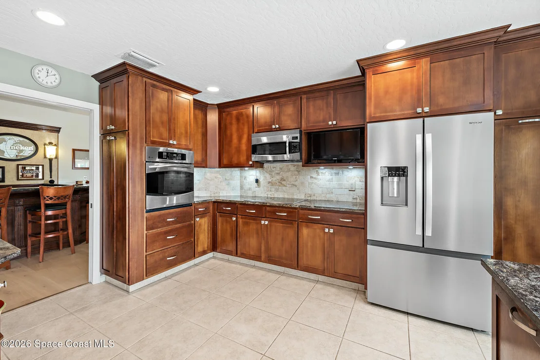 Photo of 2318 N Riverside Drive
