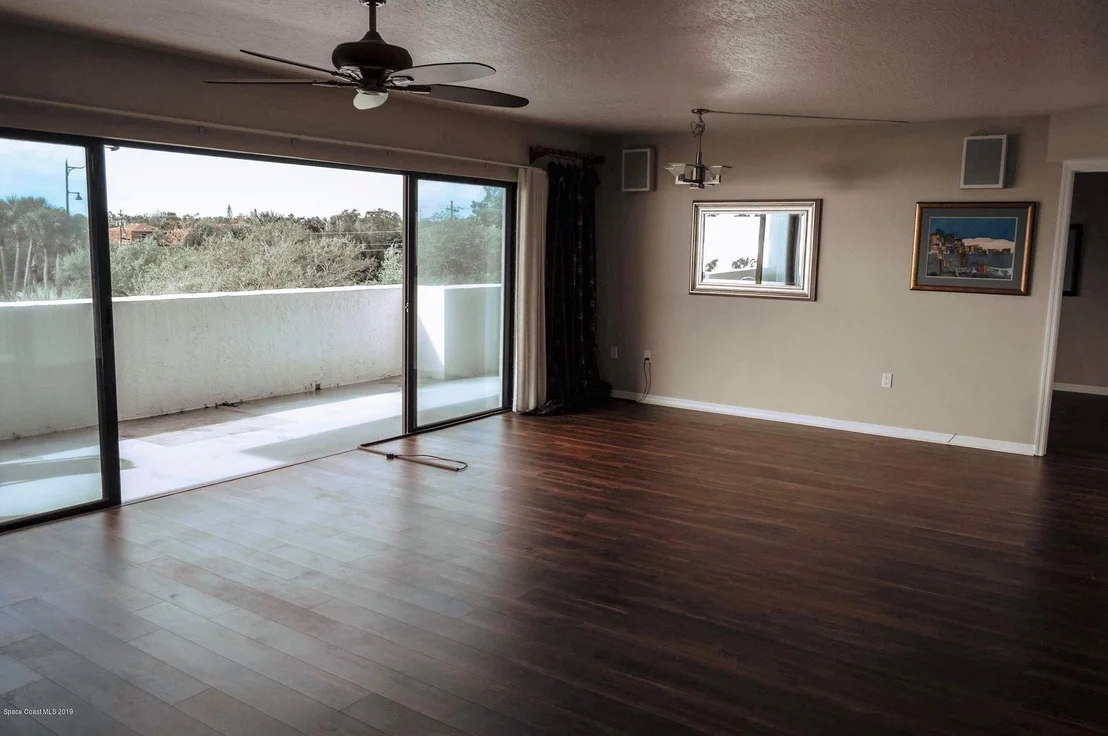 Photo of Unit 310 at 5011 Dixie Highway NE