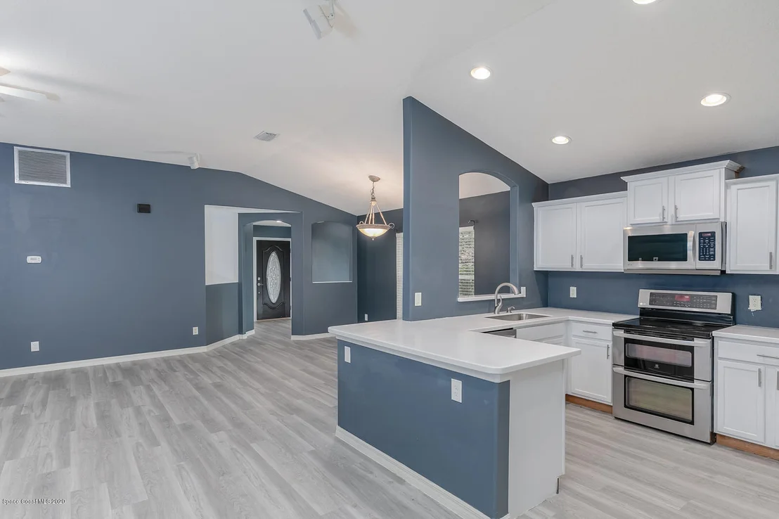 Photo of 895 Villa Drive