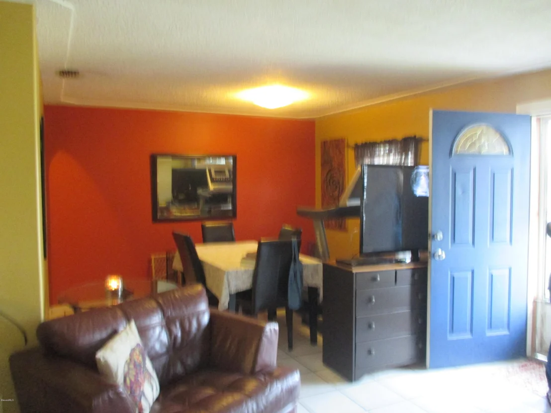 Photo of 2677 Hereford Road