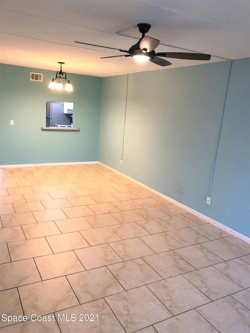 Photo of Unit 105 at 3901 Dixie Highway NE