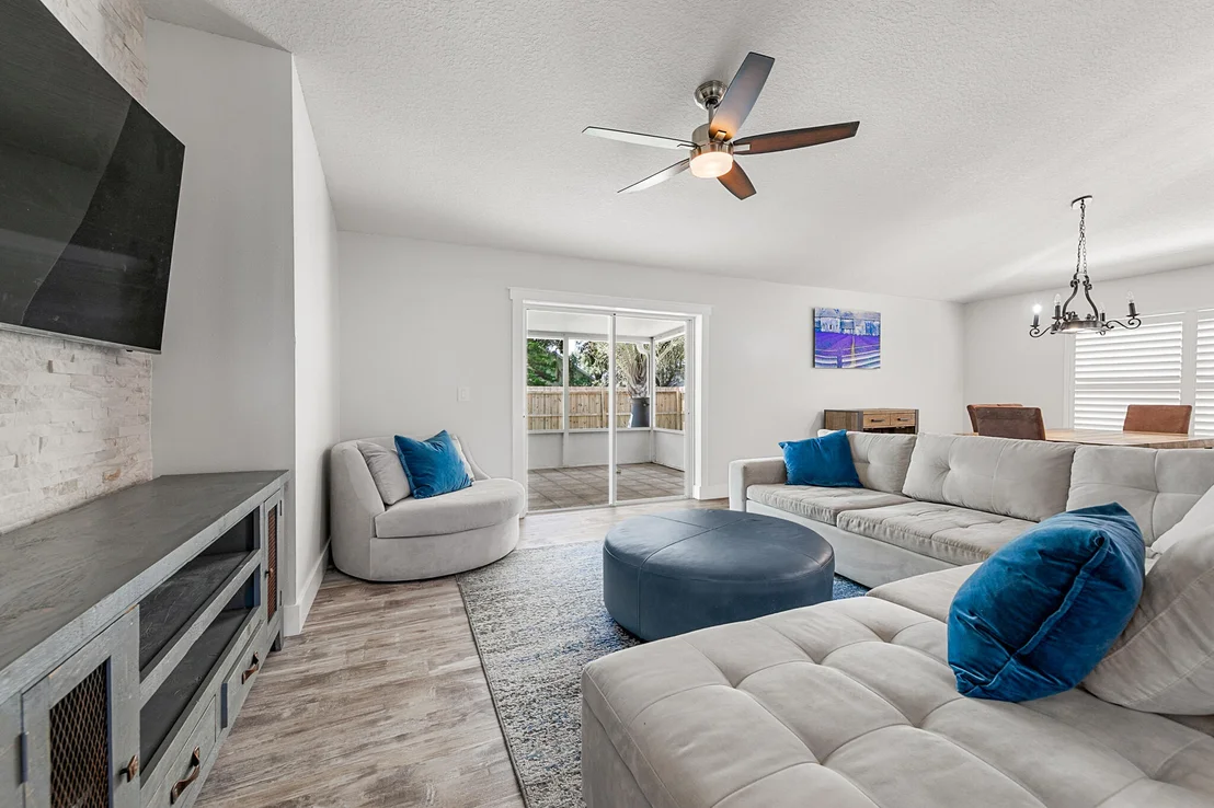 Photo of 1223 White Oak Circle