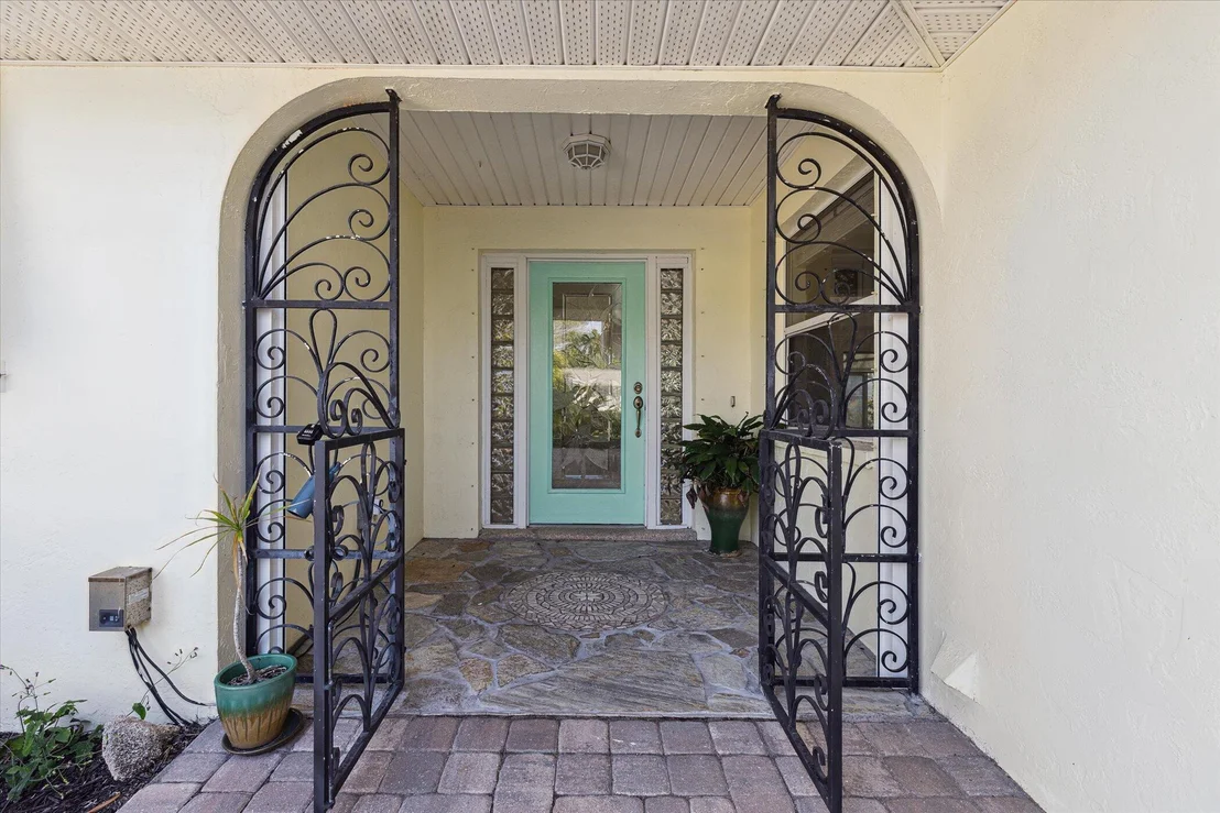 Photo of 355 Grant Avenue