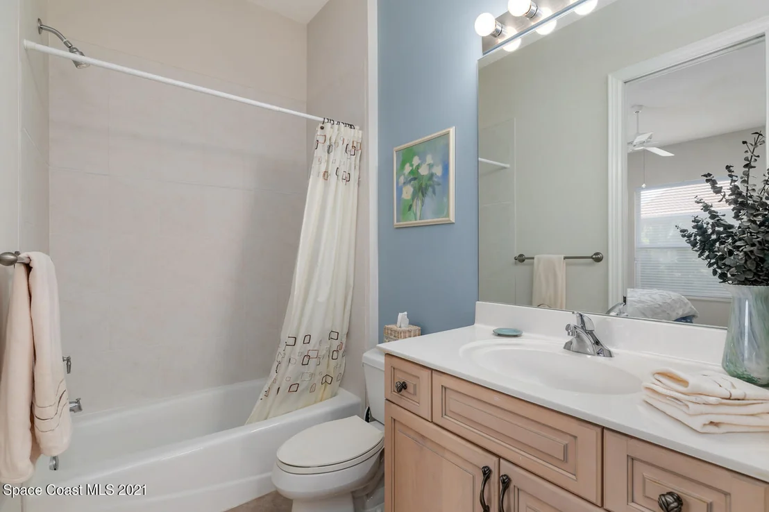 Photo of 955 Chatsworth Drive