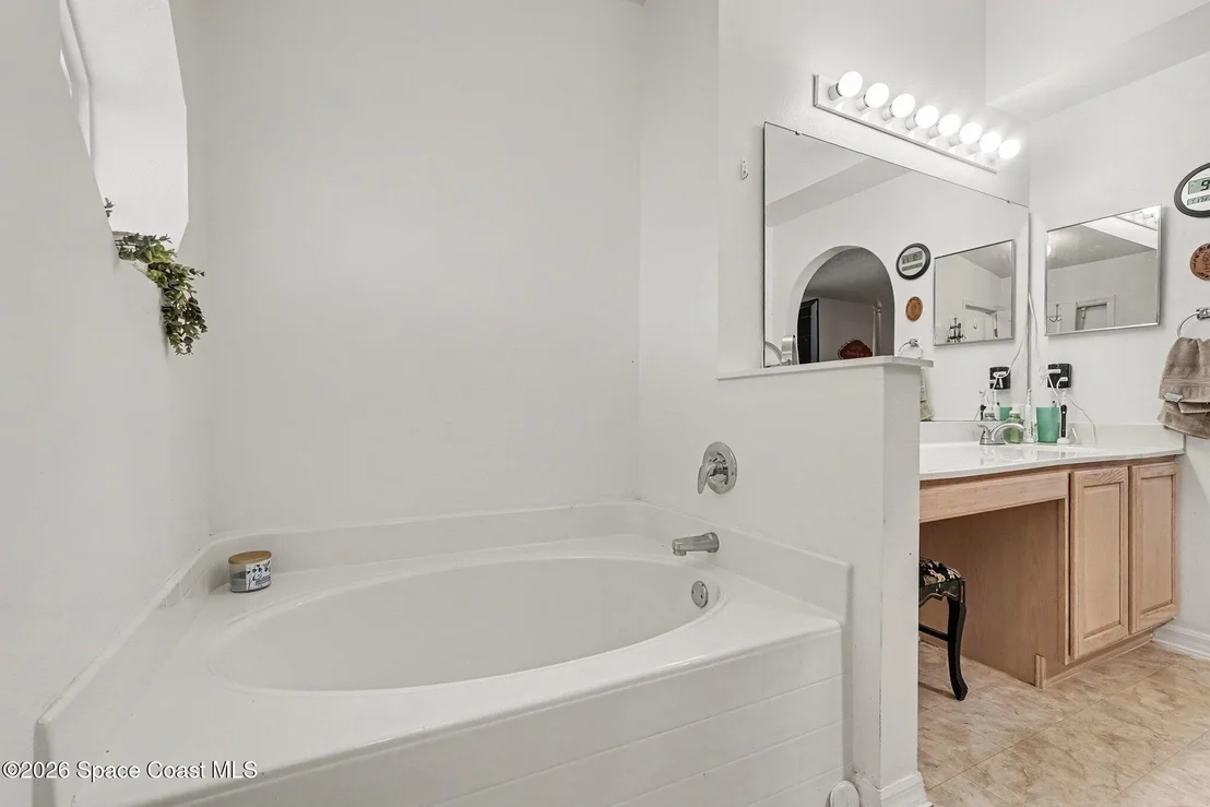 Photo of 1216 White Oak Circle