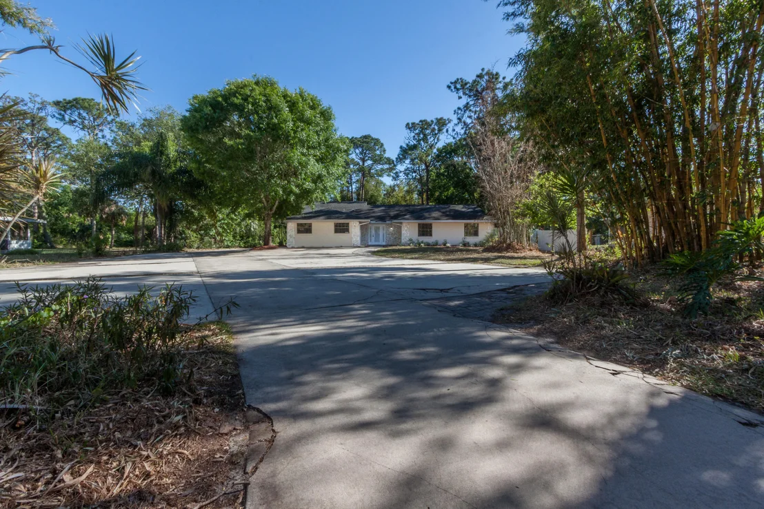 Photo of 8583 Sheridan Road