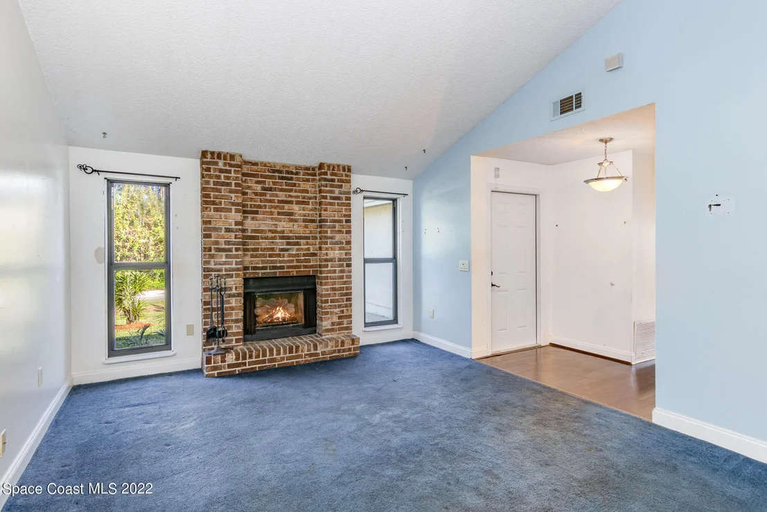 Photo of 1060 Emerald Road SE