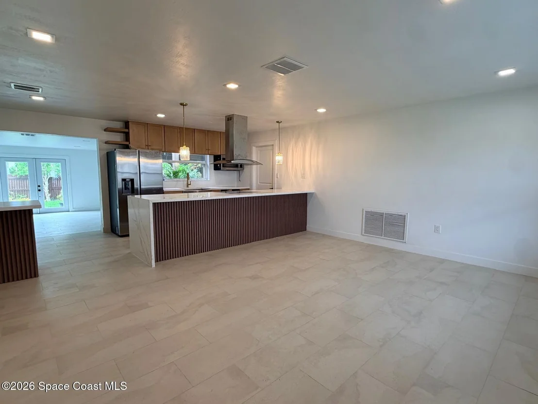Photo of 205 Melaleuca Drive E