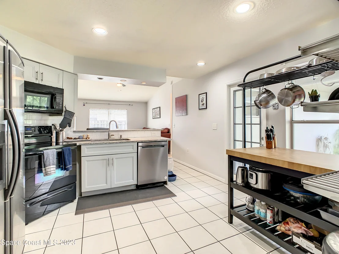 Photo of 6440 Aberfoyle Avenue