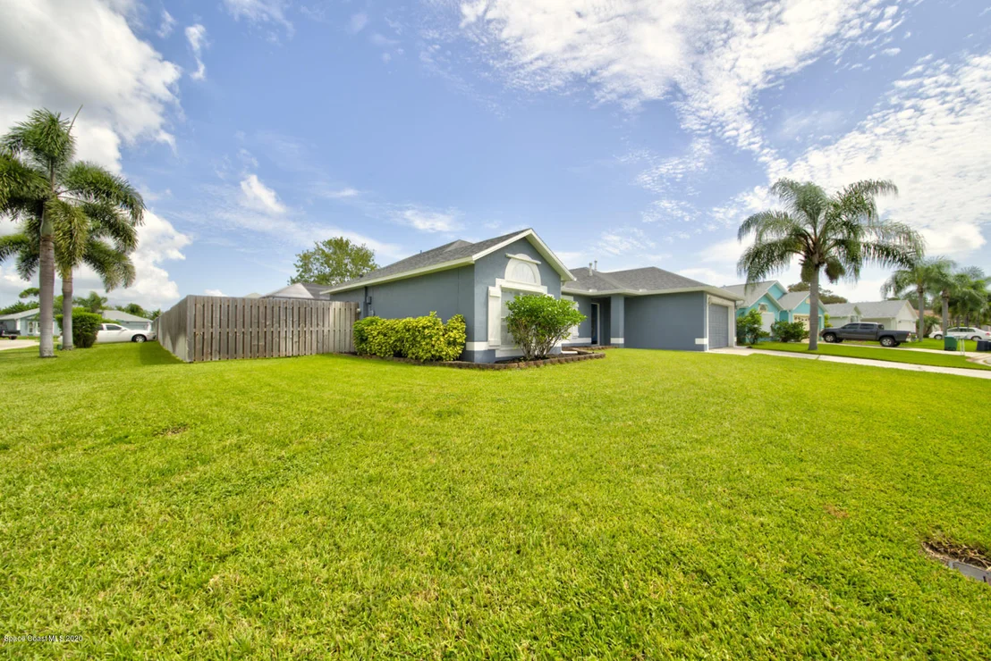 Photo of 2380 High Ridge Road