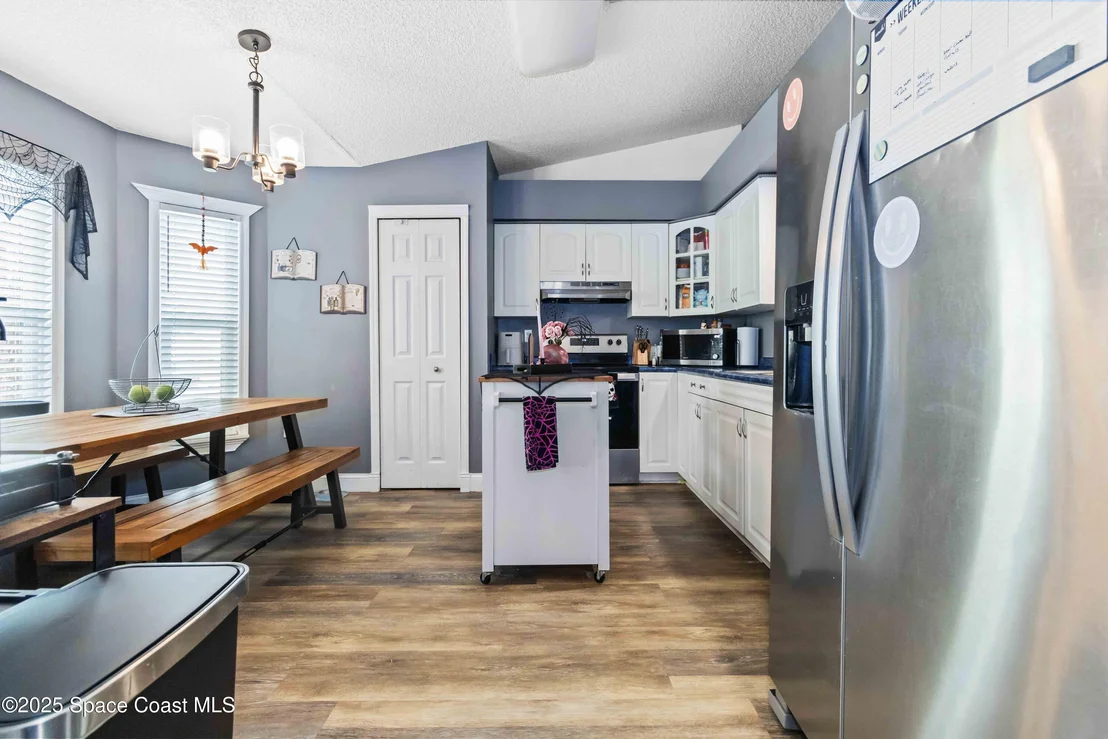 Photo of 6581 Bancroft Avenue