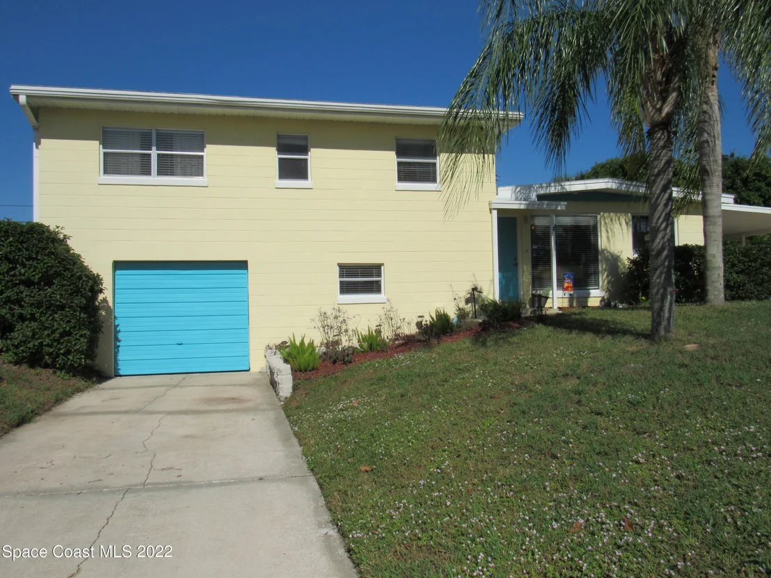 Photo of 920 Forest Road