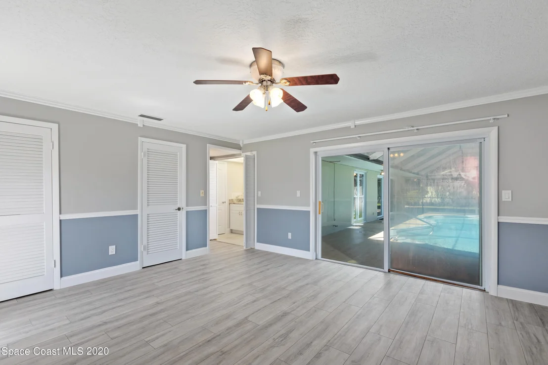 Photo of 609 Roberts Lane NE
