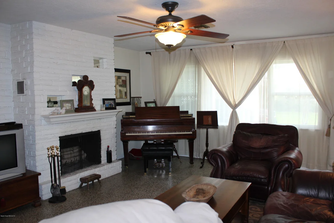 Photo of 415 Bluff Drive