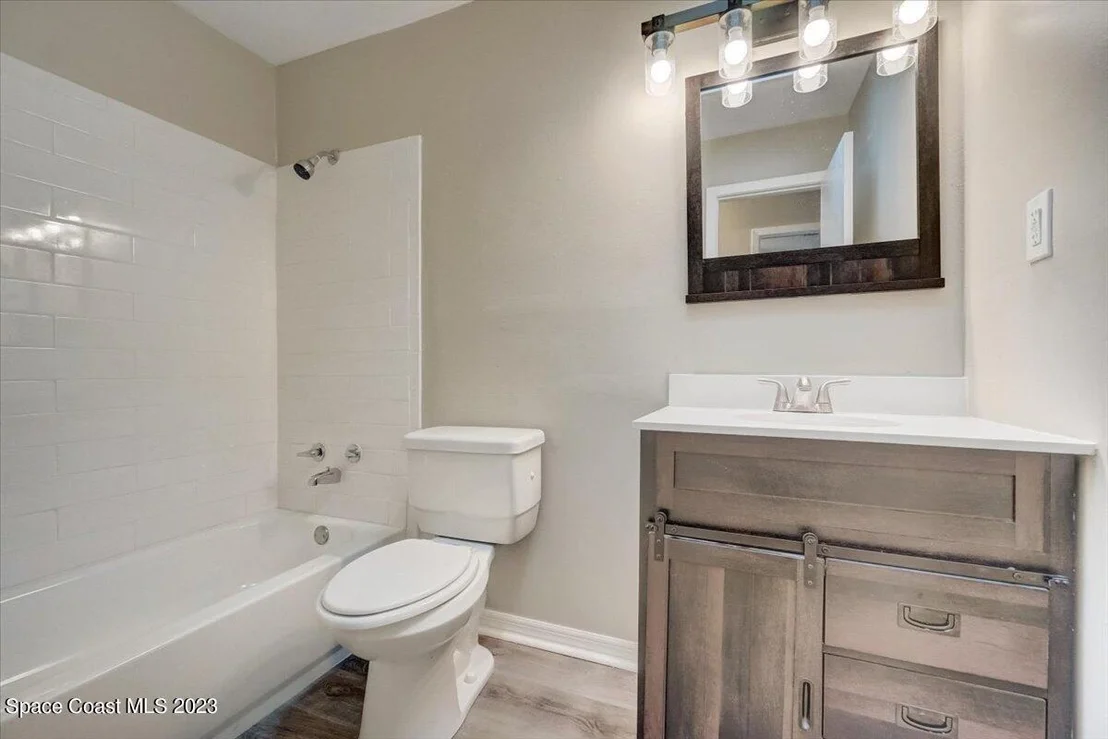 Photo of 953 Lexington Road