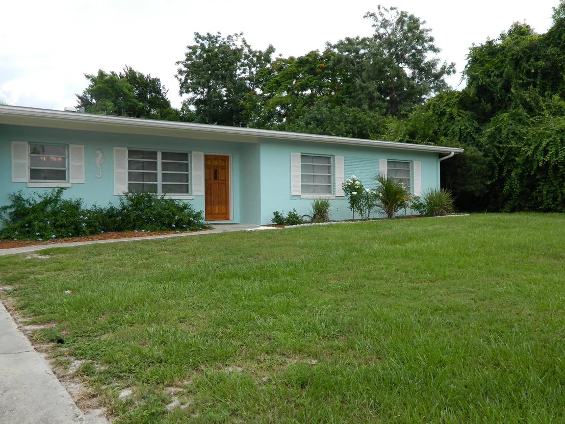 Photo of 1074 Tanglewood Lane